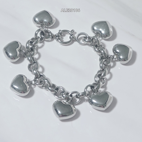 Jewelry - Stainless steel Silver Heart Charm Bracelet